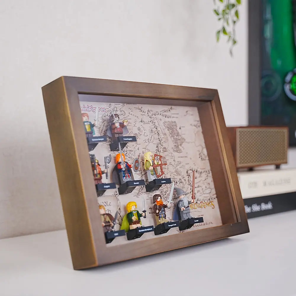 LEGO™ Show Case for The Lord of the Rings Minifigures (10316)